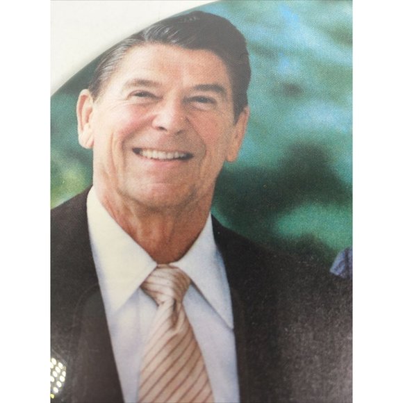 Ronald Reagan and George Bush Large Pin Button - Picture 5 of 12